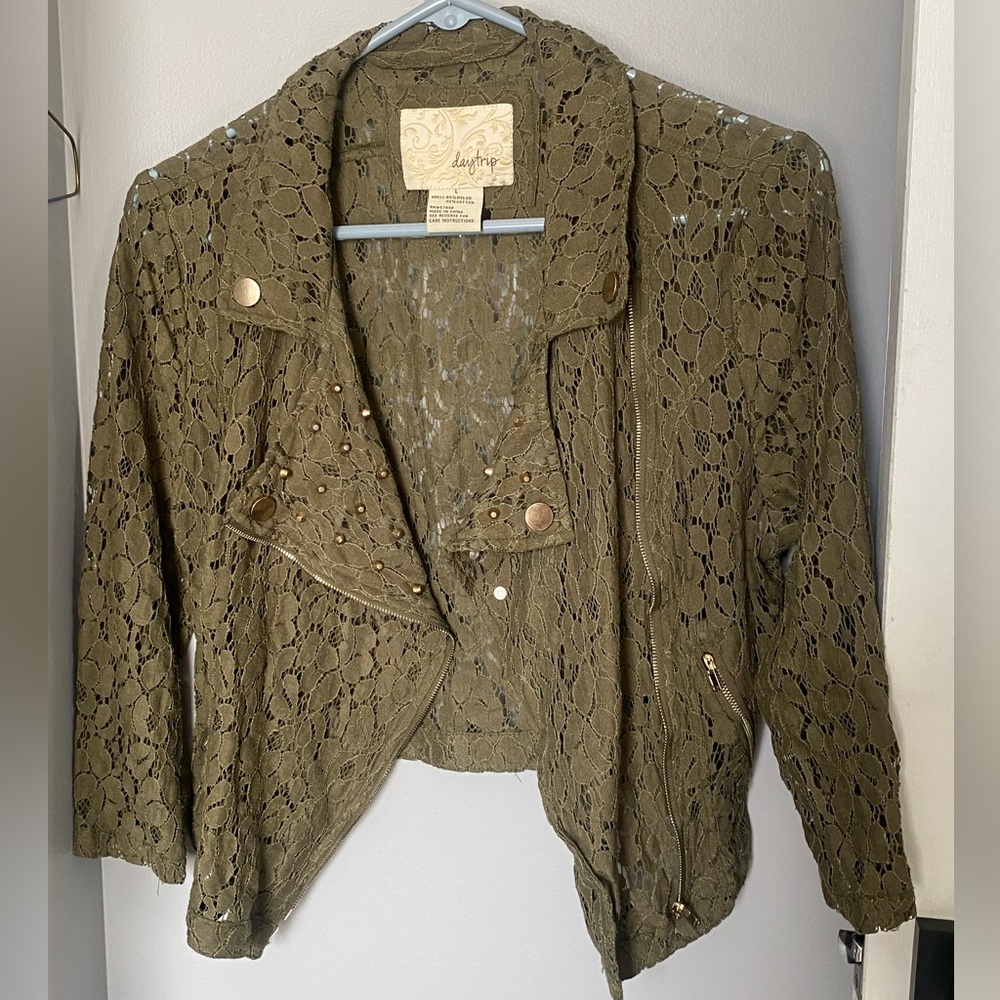 Accessory jacket, can be worn with many things
